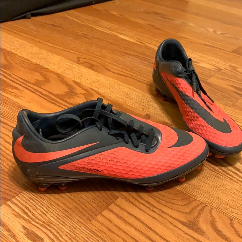 Size 9 Nike women’s soccer cleats